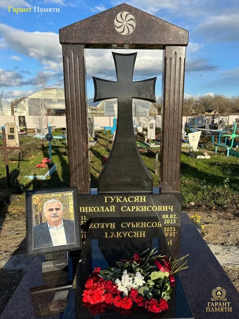 Элитный памятник 216